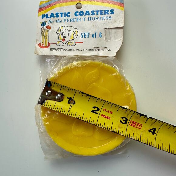 Plastic Coasters for the Perfect Hostess VTG Yellow Set of 6 Hofmann Plastics - Picture 4 of 4